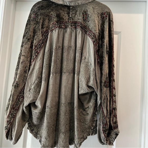 Vintage Bohemian Blouse gray billowy poet sleeves embroidery ruffle pockets - Picture 4 of 11